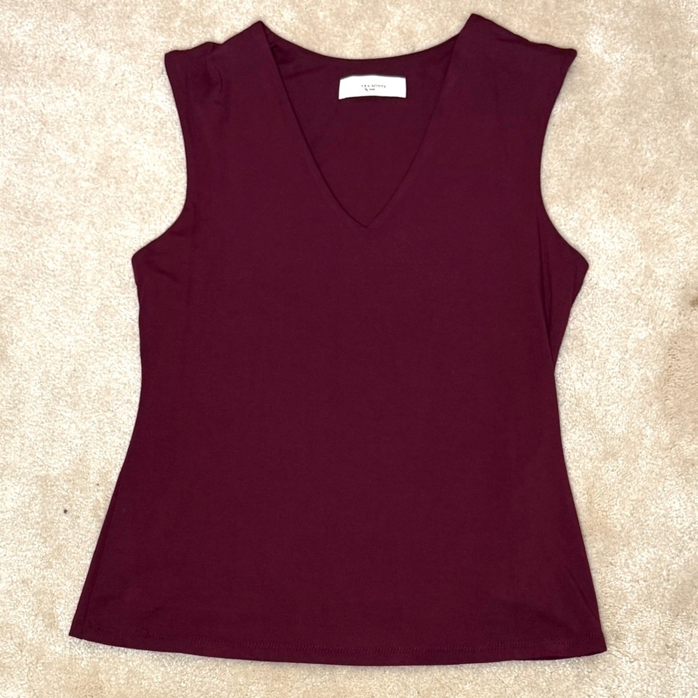 Tea‎ Mints Burgundy V-Neck Soft Sleeveless Top Lined Stretch
Tank Size Large USA